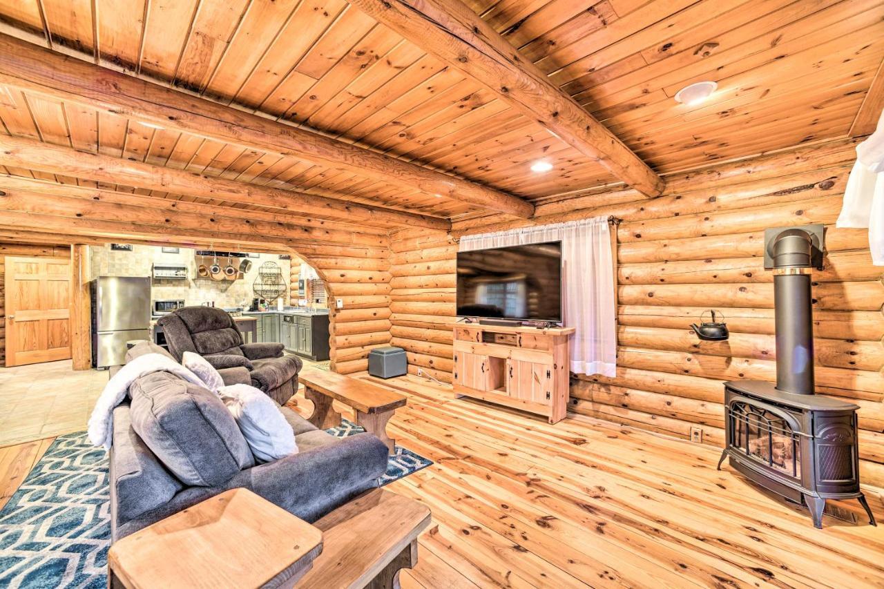 Spacious Cabin With Decks Near Saratoga Springs Middle Grove Exterior foto