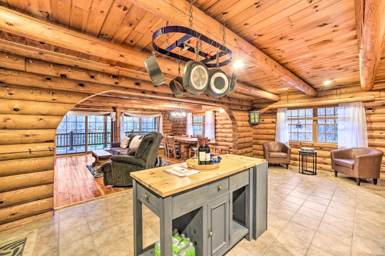 Spacious Cabin With Decks Near Saratoga Springs Middle Grove Exterior foto