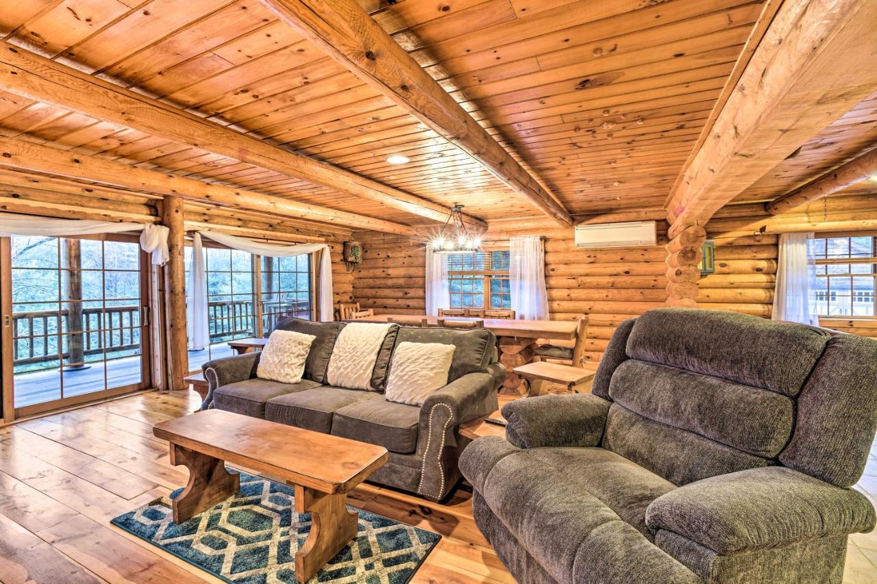 Spacious Cabin With Decks Near Saratoga Springs Middle Grove Exterior foto