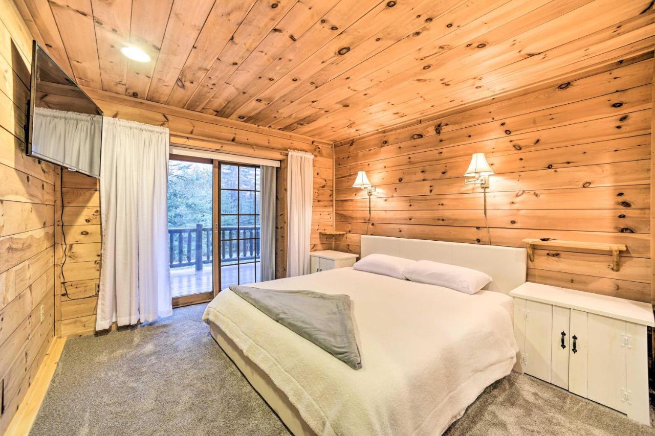 Spacious Cabin With Decks Near Saratoga Springs Middle Grove Exterior foto